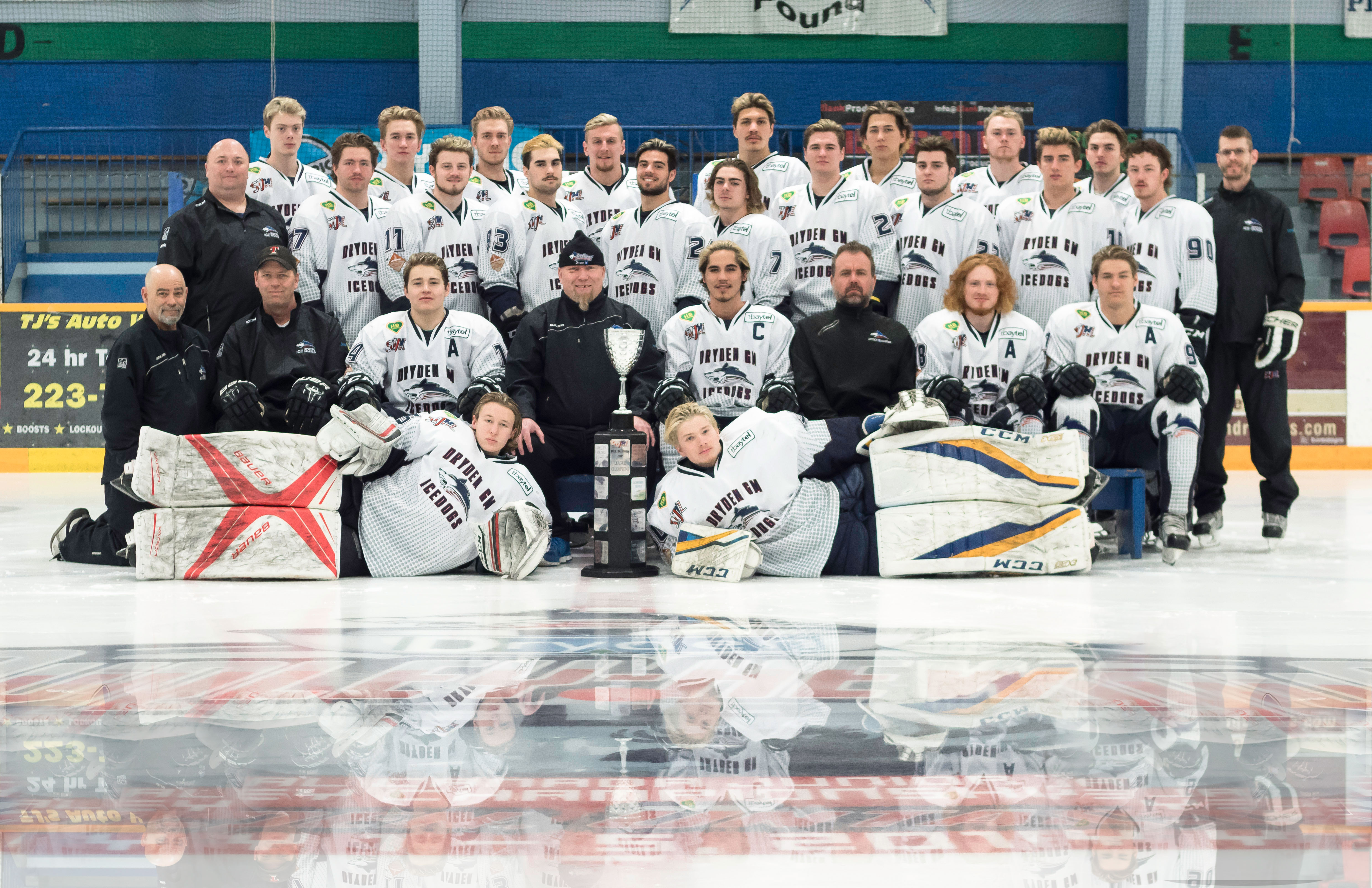 Image shows hockey players gathered for a team photo. 