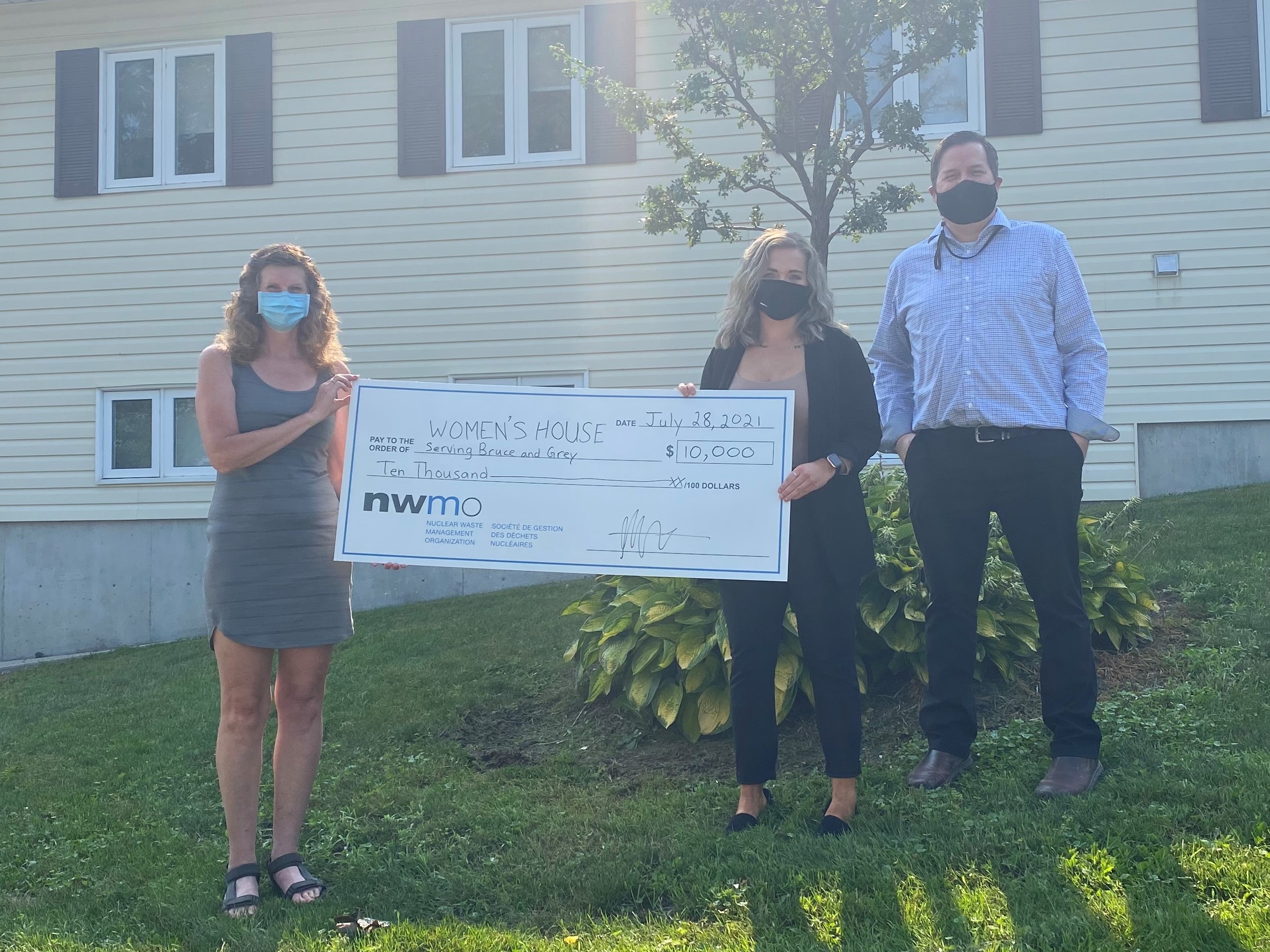 People holding a cheque  