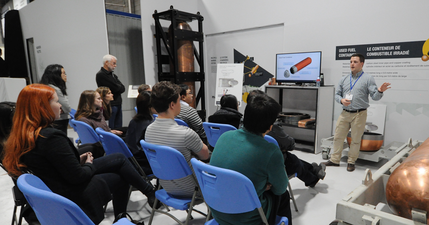 Parallèlement à notre processus de sélection d’un site, le programme technique de la SGDN a progressé de manière constante, y compris en continuant de démontrer la sûreté et l’efficacité du système à barrières multiples et en en apprendre davantage sur les formations rocheuses sur lesquelles reposent les sites potentiels de dépôt.