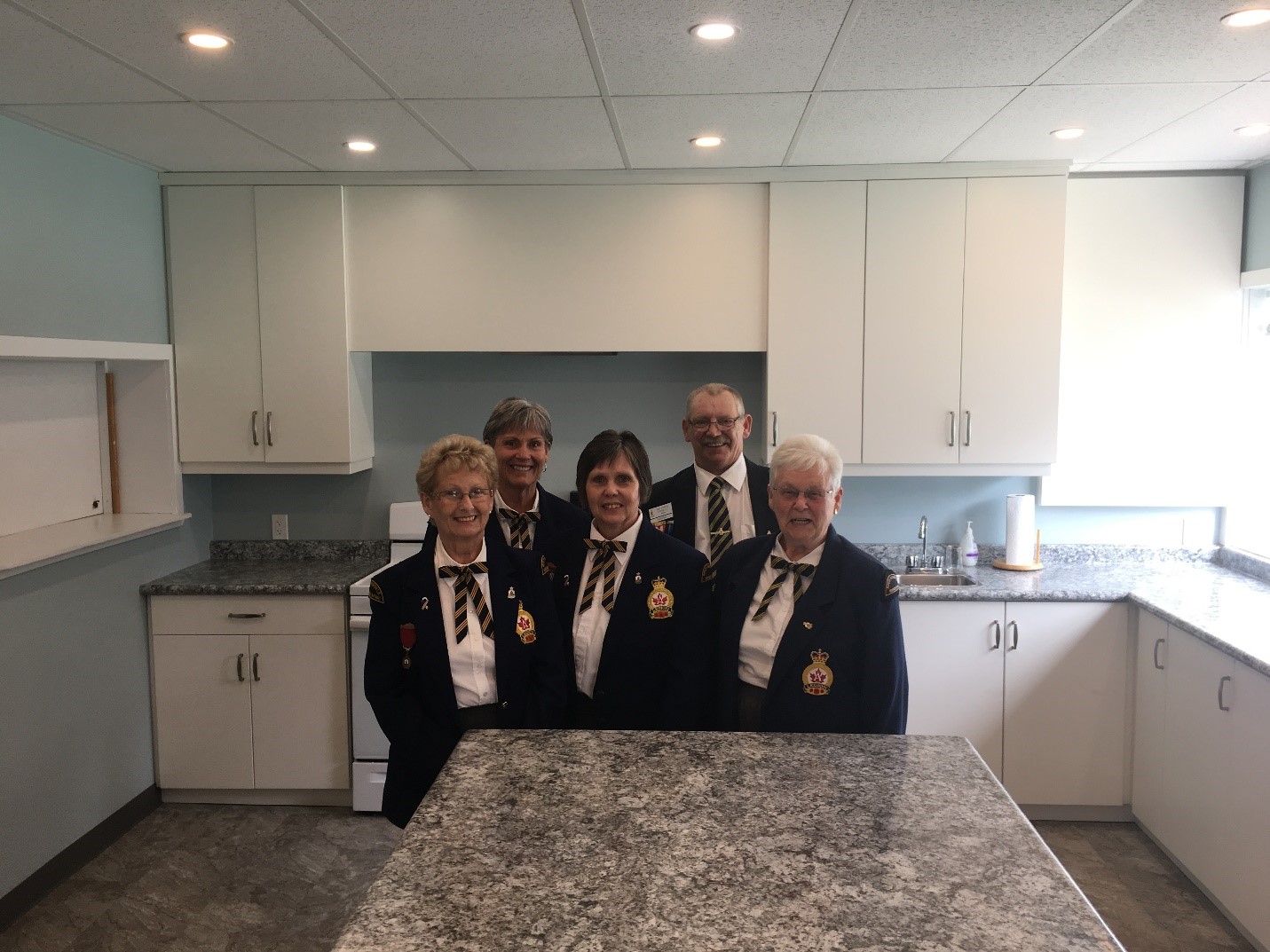 Les membres de la Légion royale canadienne de Ripley et les Dames auxiliaires de la filiale 440 sont très fiers de leur nouvelle cuisine.