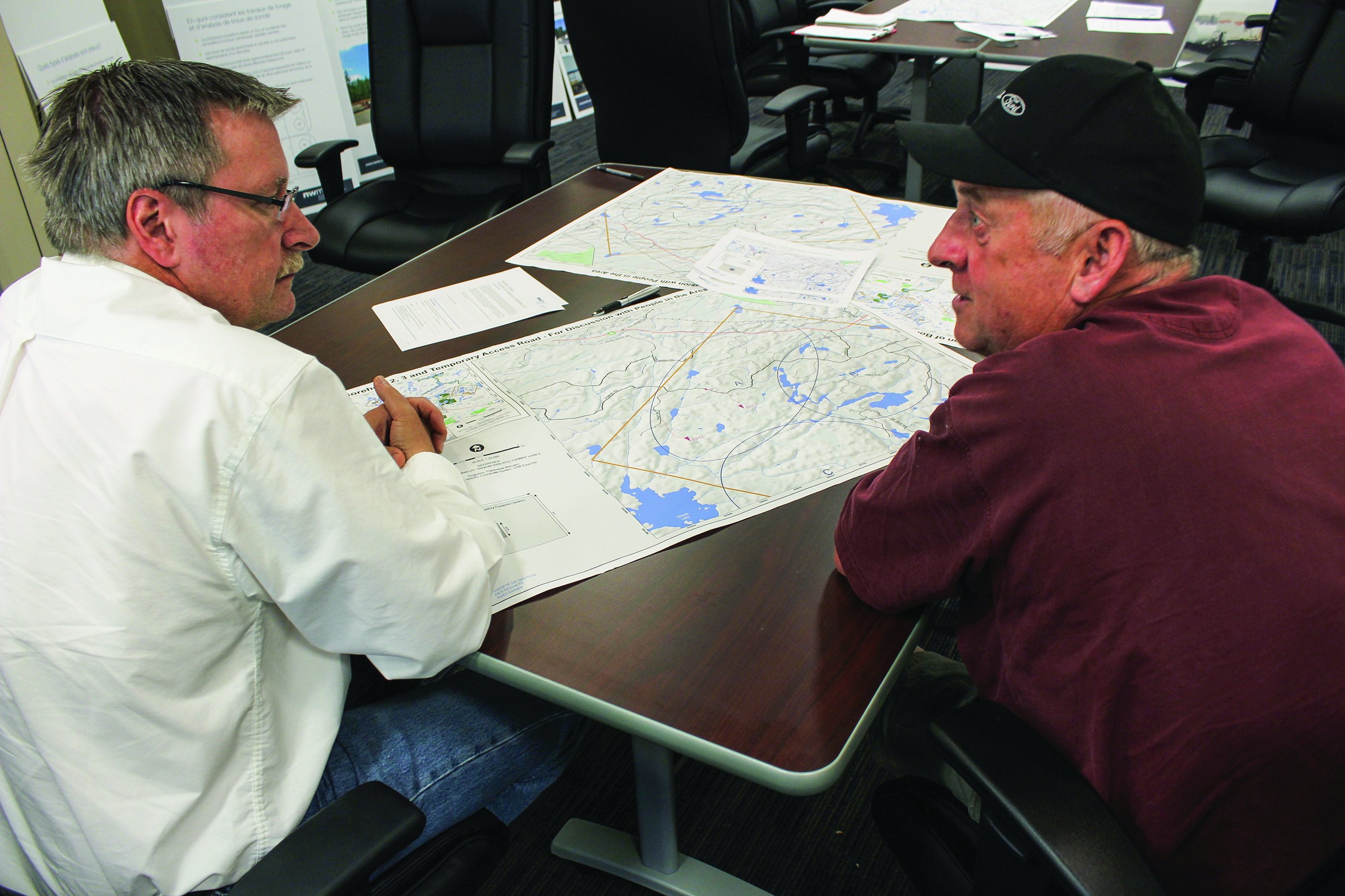 An NWMO staff member chats with a member of the community.