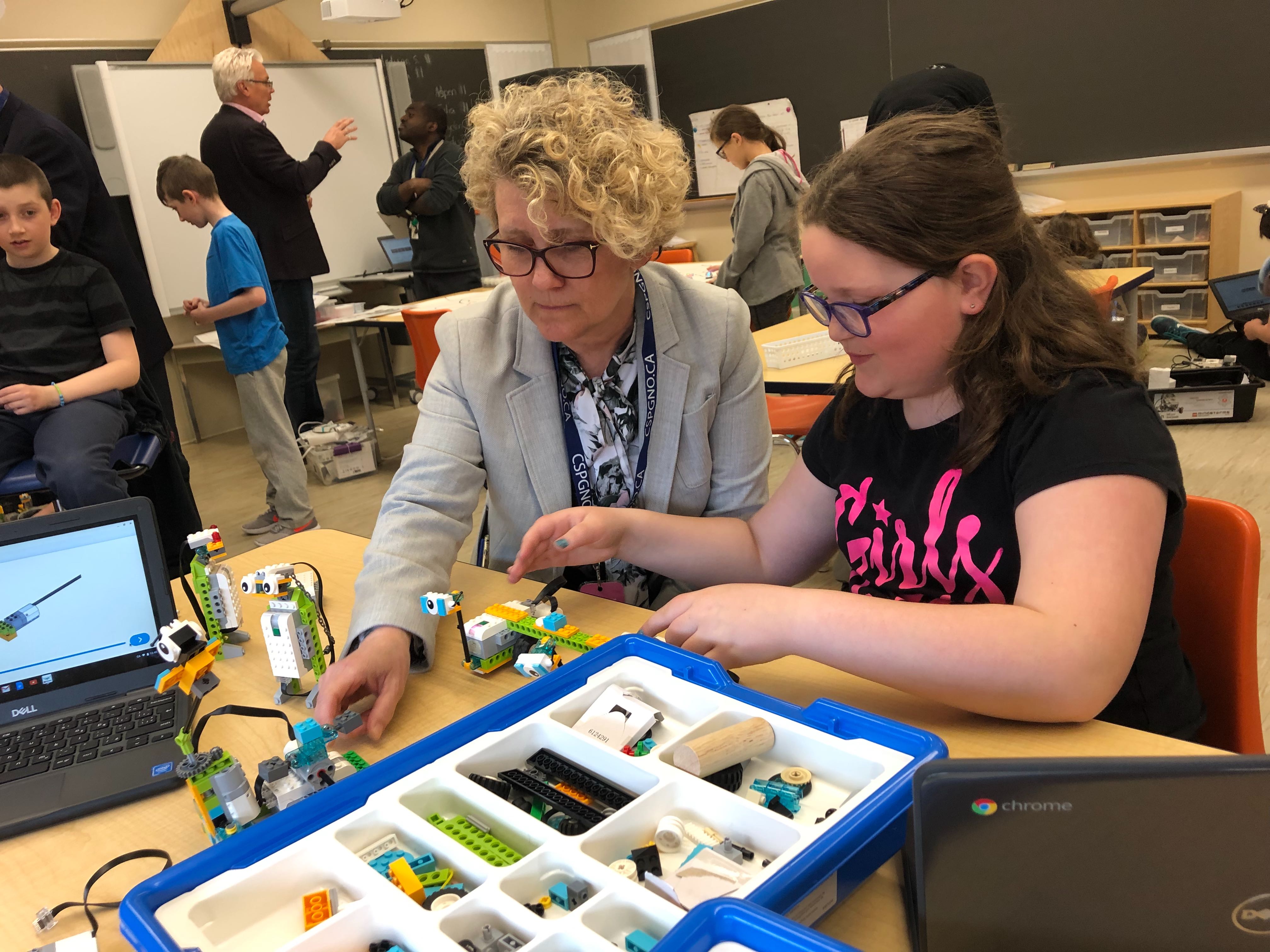 Laurie Swami, NWMO President and CEO, visits a classroom at the École publique Franco-Manitou, where an NWMO investment has helped support the purchase of LEGO robotics kits. 